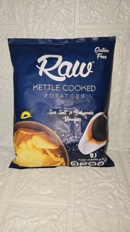 رقائق البطاطس Raw Kettle Cooked بمزيج الملح  والخل - خالي من الجلوتين ومخبوز بلفرن